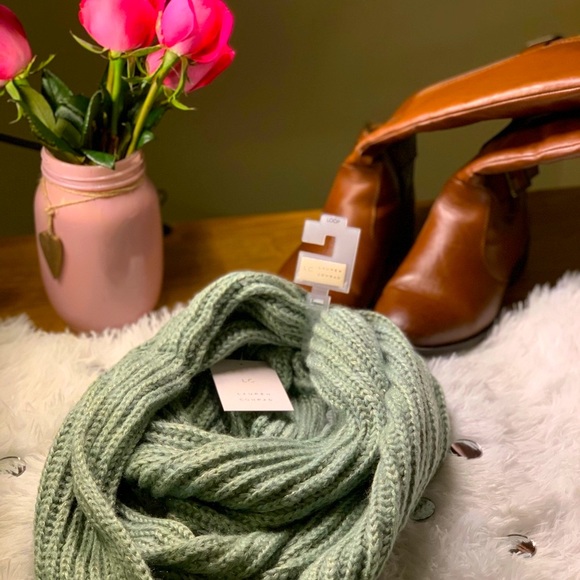 LC Lauren Conrad Accessories - Lauren Conrad Green Super Soft Infinity Scarf